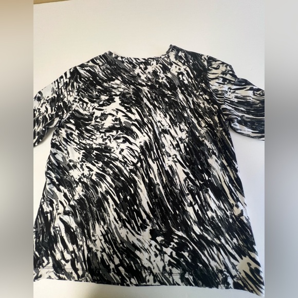 CHICO’S ZENERGY ELBOW SLEEVE TOP BLACK & WHITE PATTERNED DESIGN W/SEQUINS SIZE 3 - Picture 5 of 9